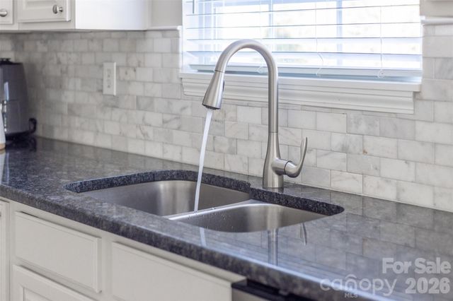 1015 Sparrow Valley Way 121, Charlotte, NC 28214