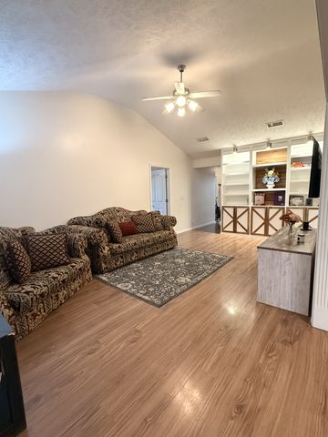 8466 Lawson Dr, Antioch, TN 37013