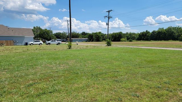 1004 S Smith Street, Ennis, TX 75119