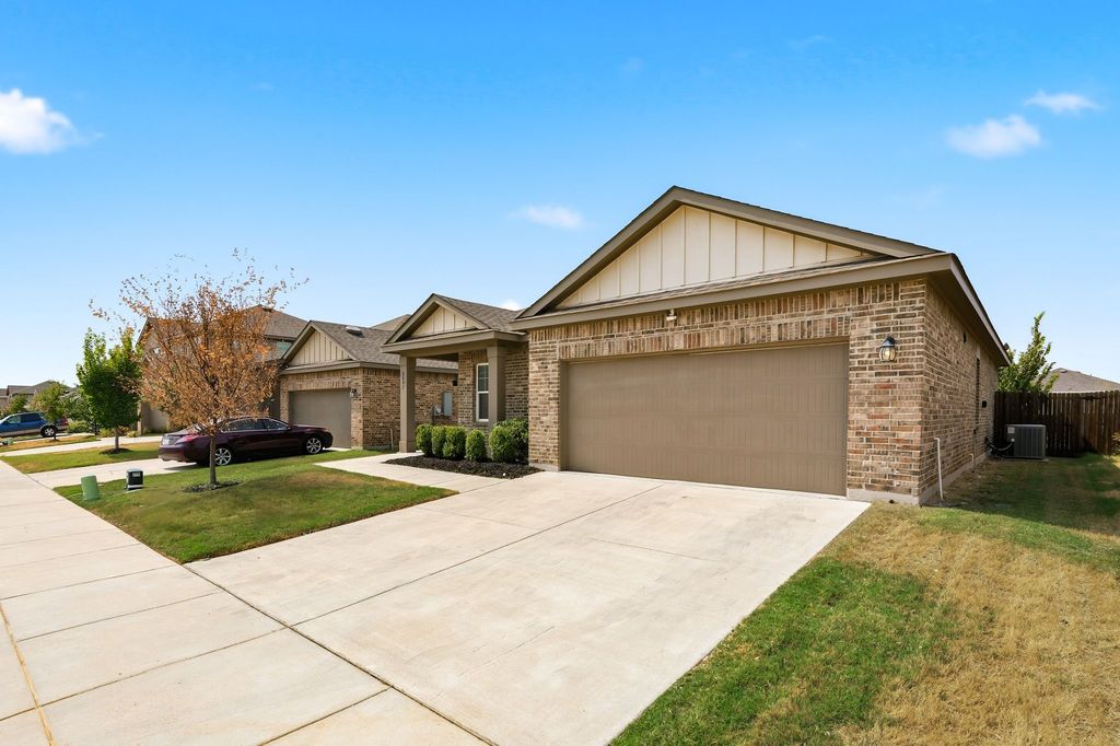8405 Hawkview Drive, Fort Worth, TX 76179 — photo 3