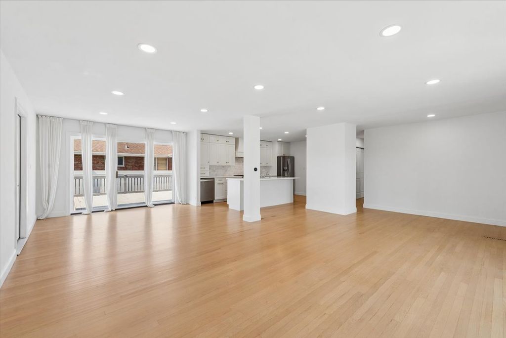 8425 W Sunnyside Avenue, Chicago, IL 60656 — photo 4