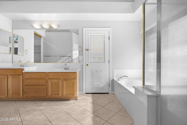 133 E CANYON CREEK Drive, Gilbert, AZ 85295