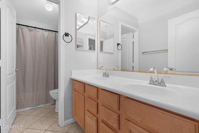 133 E CANYON CREEK Drive, Gilbert, AZ 85295