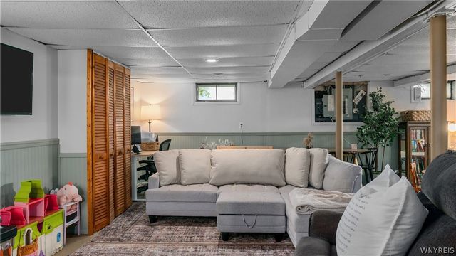 28 Singer Drive, West Seneca, NY 14224