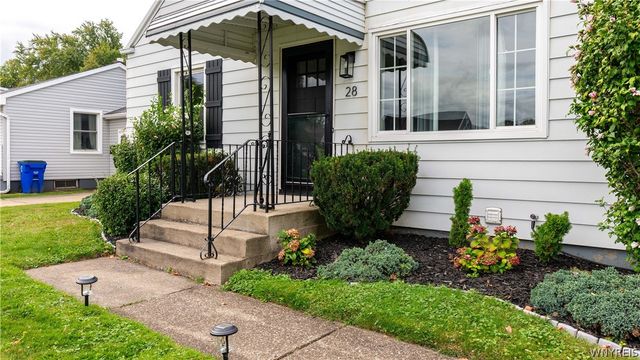 28 Singer Drive, West Seneca, NY 14224