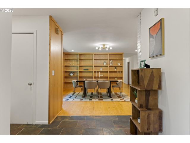 4922 Sw BARNES Rd, Portland, OR 97221
