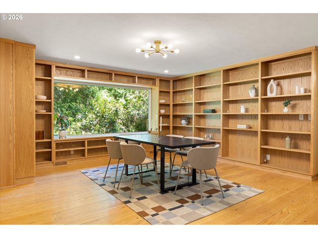 4922 Sw BARNES Rd, Portland, OR 97221