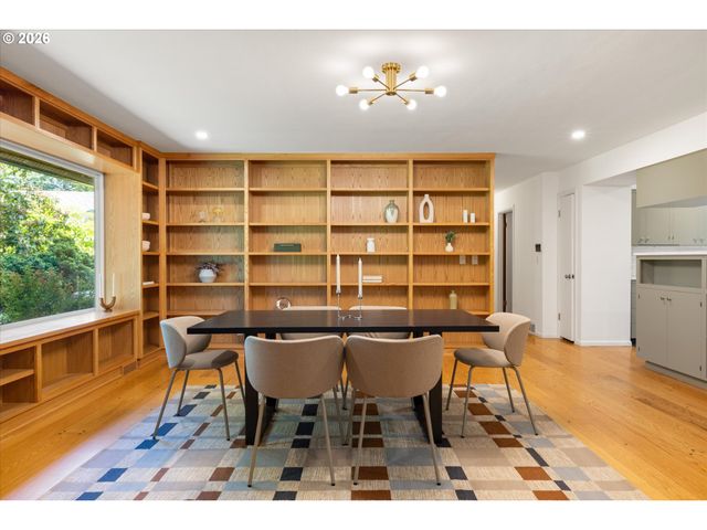 4922 Sw BARNES Rd, Portland, OR 97221