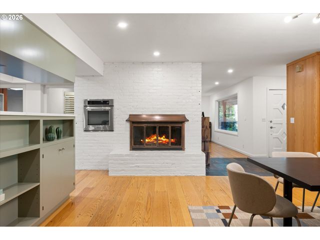 4922 Sw BARNES Rd, Portland, OR 97221