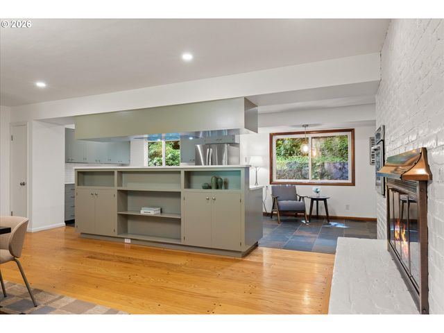 4922 Sw BARNES Rd, Portland, OR 97221
