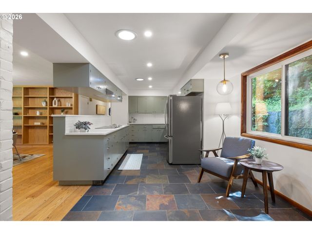4922 Sw BARNES Rd, Portland, OR 97221