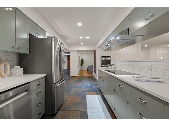 4922 Sw BARNES Rd, Portland, OR 97221