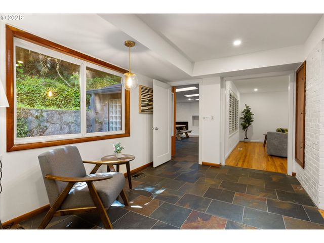 4922 Sw BARNES Rd, Portland, OR 97221