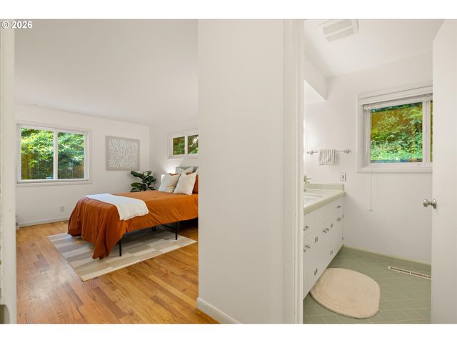 4922 Sw BARNES Rd, Portland, OR 97221