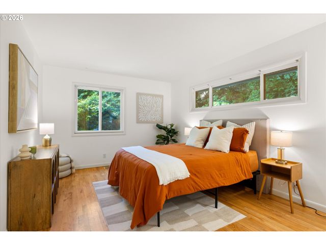 4922 Sw BARNES Rd, Portland, OR 97221