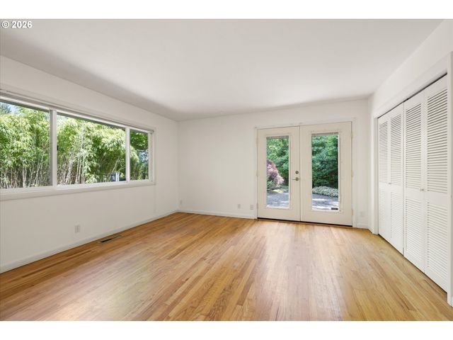4922 Sw BARNES Rd, Portland, OR 97221
