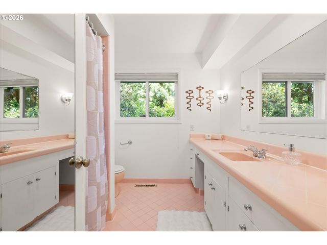 4922 Sw BARNES Rd, Portland, OR 97221