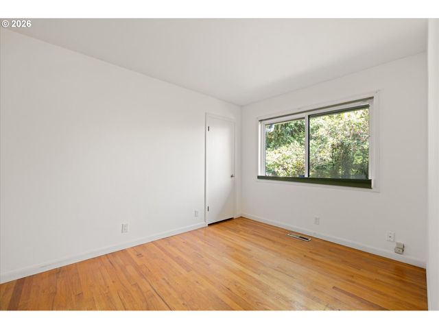 4922 Sw BARNES Rd, Portland, OR 97221