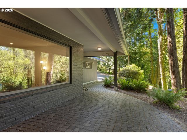 4922 Sw BARNES Rd, Portland, OR 97221