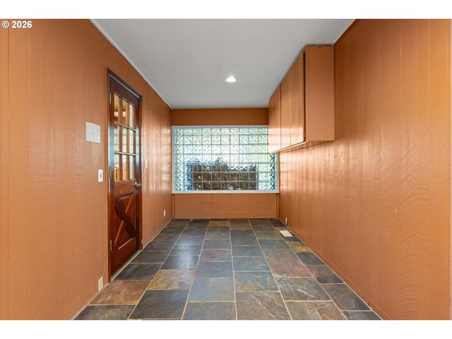 4922 Sw BARNES Rd, Portland, OR 97221