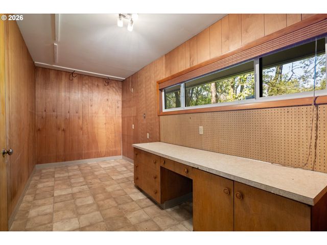 4922 Sw BARNES Rd, Portland, OR 97221