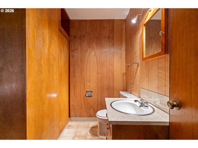 4922 Sw BARNES Rd, Portland, OR 97221