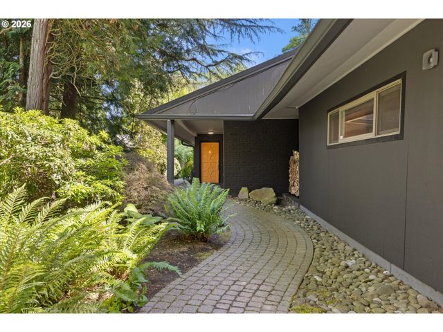 4922 Sw BARNES Rd, Portland, OR 97221