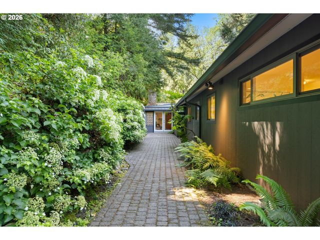 4922 Sw BARNES Rd, Portland, OR 97221