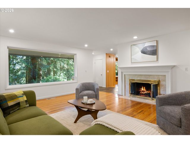 4922 Sw BARNES Rd, Portland, OR 97221