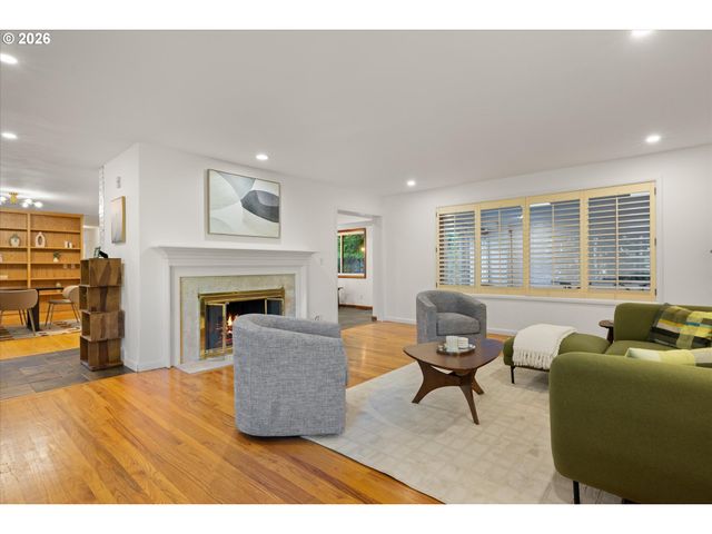 4922 Sw BARNES Rd, Portland, OR 97221