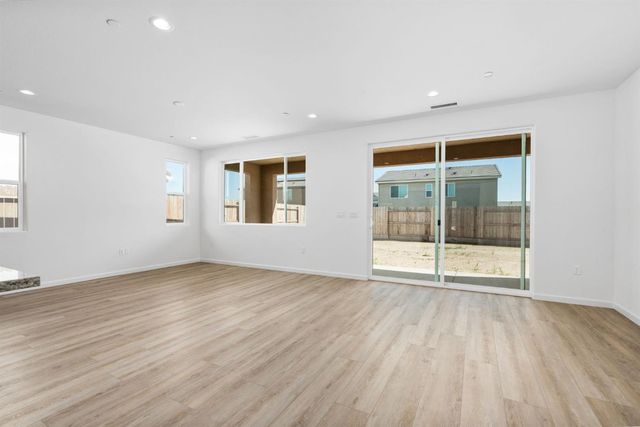 1237 Cathedral Court S, Madera, CA 93636