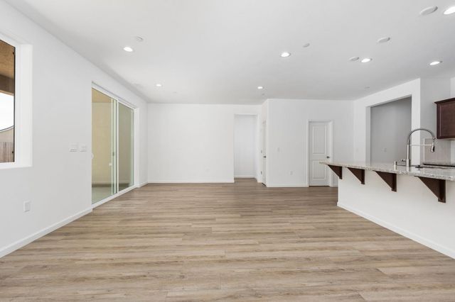 1237 Cathedral Court S, Madera, CA 93636