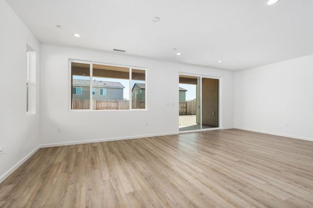 1237 Cathedral Court S, Madera, CA 93636