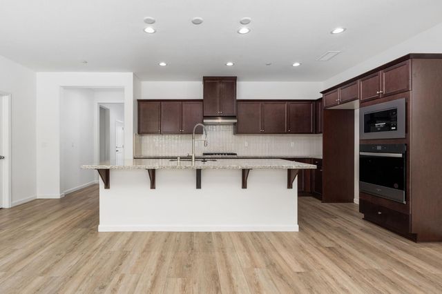 1237 Cathedral Court S, Madera, CA 93636