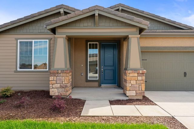 1237 Cathedral Court S, Madera, CA 93636