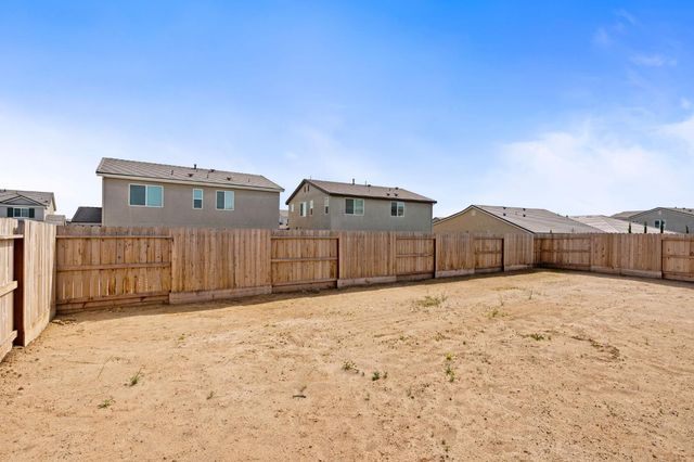 1237 Cathedral Court S, Madera, CA 93636