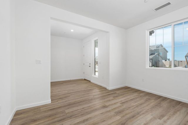 1237 Cathedral Court S, Madera, CA 93636