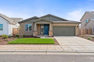 1237 Cathedral Court S, Madera, CA 93636