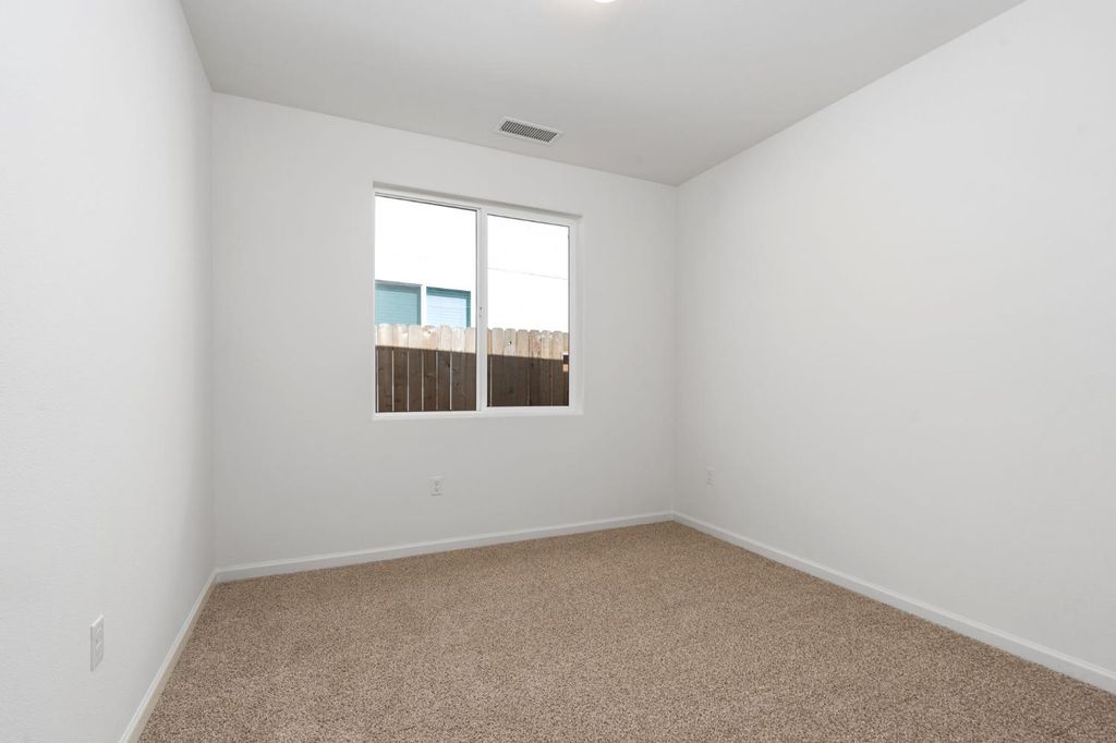 Image 10 of property listing at 1237 Cathedral Court S, Madera, CA 93636