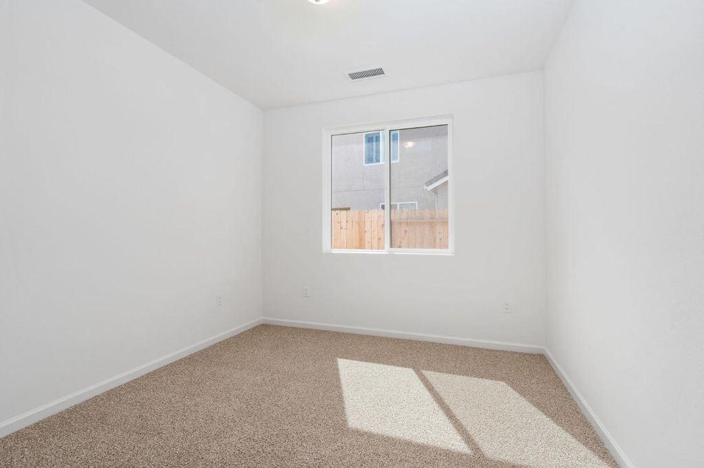 Image 12 of property listing at 1237 Cathedral Court S, Madera, CA 93636