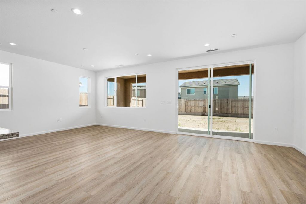 Image 13 of property listing at 1237 Cathedral Court S, Madera, CA 93636