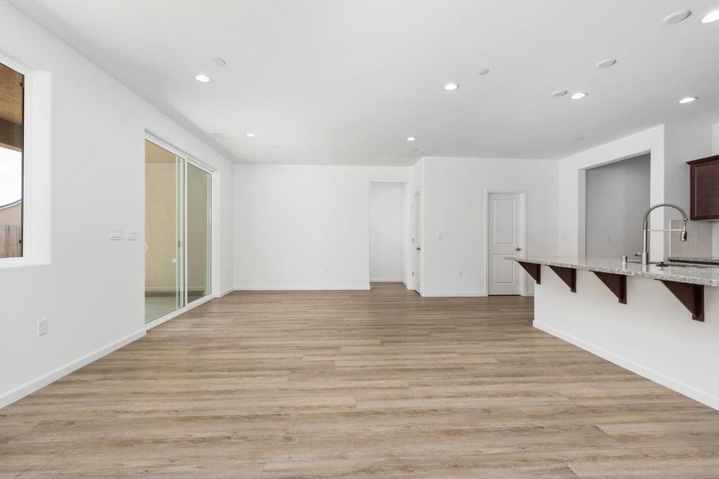 Image 16 of property listing at 1237 Cathedral Court S, Madera, CA 93636