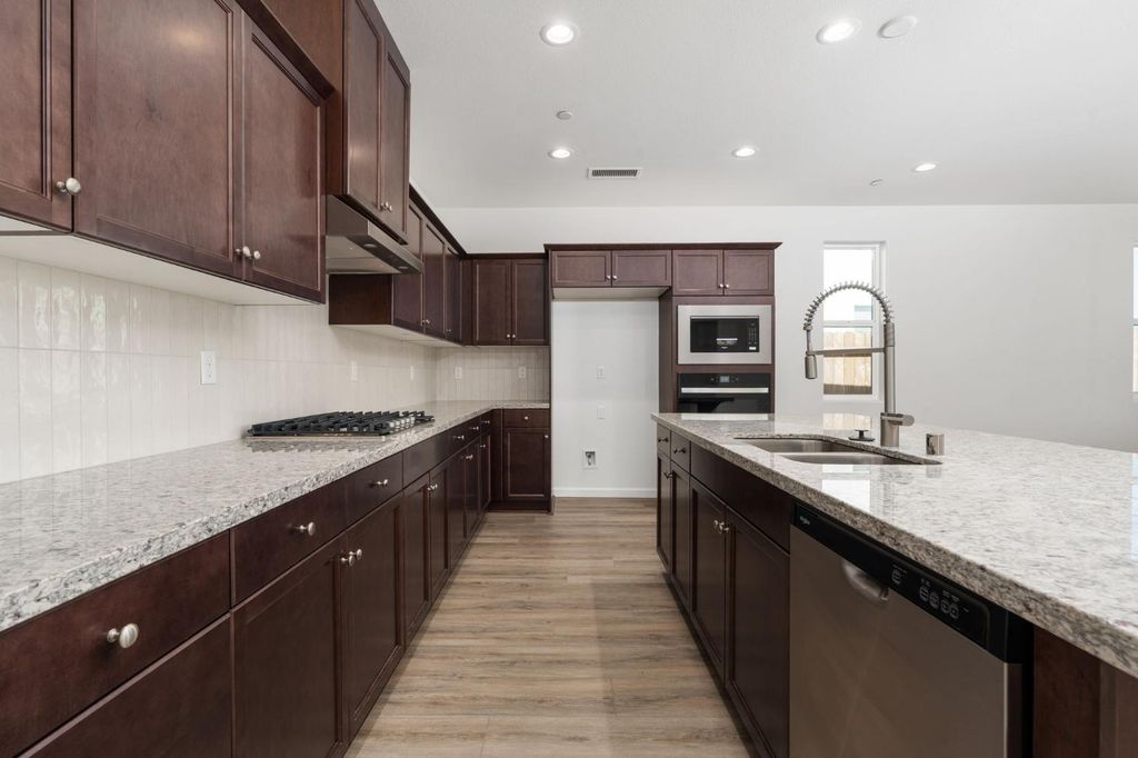 Image 21 of property listing at 1237 Cathedral Court S, Madera, CA 93636