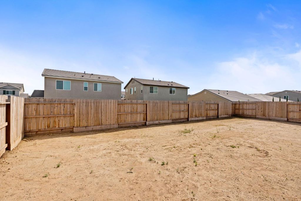 Image 33 of property listing at 1237 Cathedral Court S, Madera, CA 93636