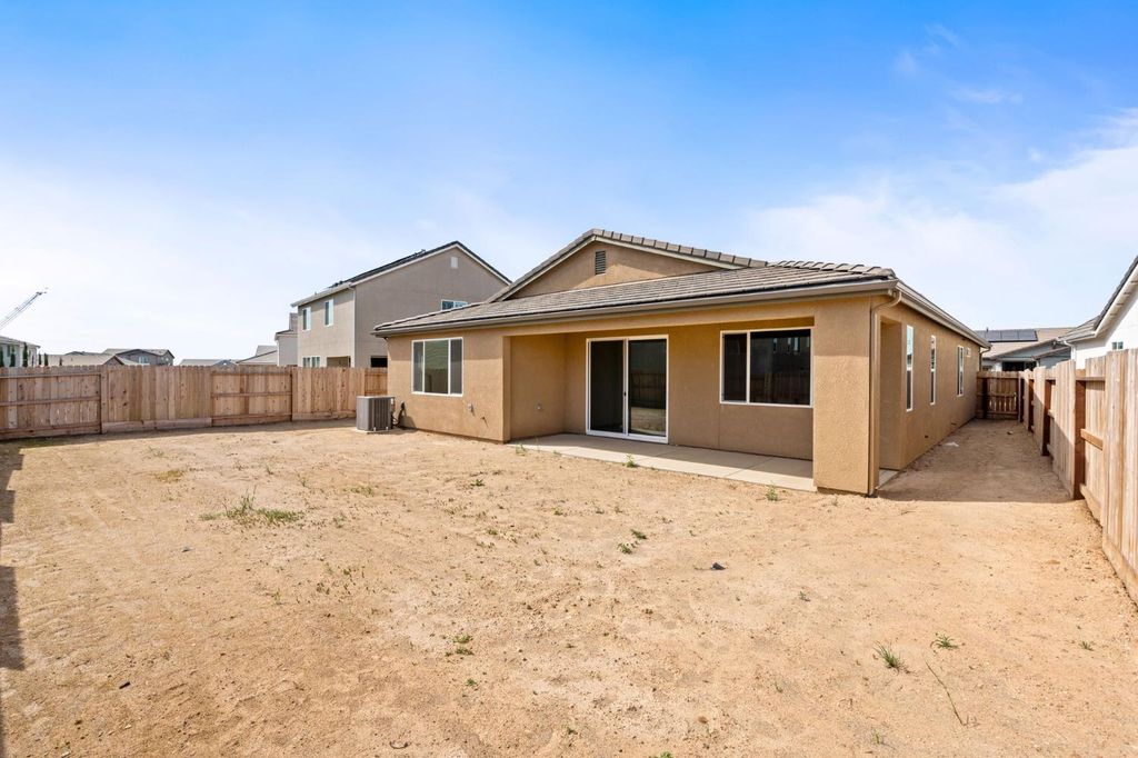Image 35 of property listing at 1237 Cathedral Court S, Madera, CA 93636
