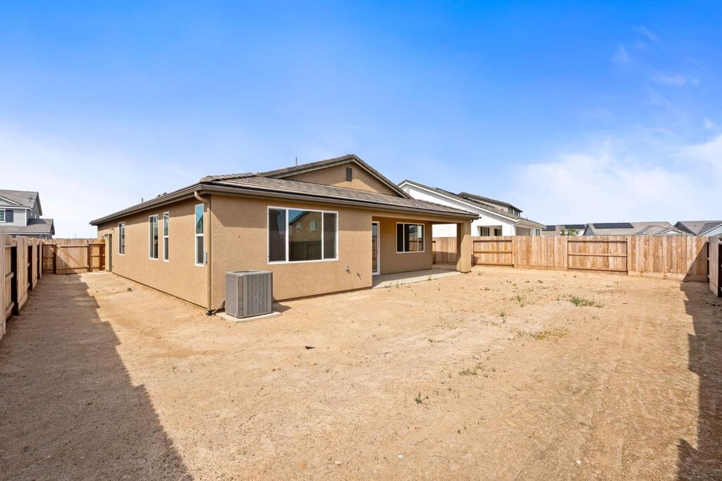 Image 36 of property listing at 1237 Cathedral Court S, Madera, CA 93636