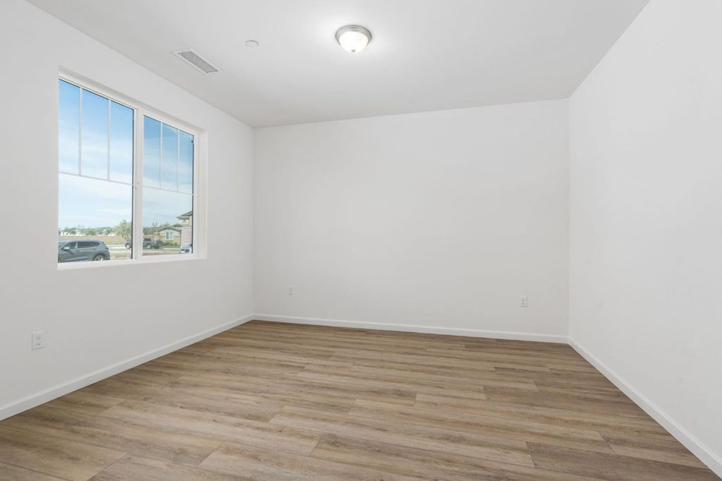 Image 5 of property listing at 1237 Cathedral Court S, Madera, CA 93636