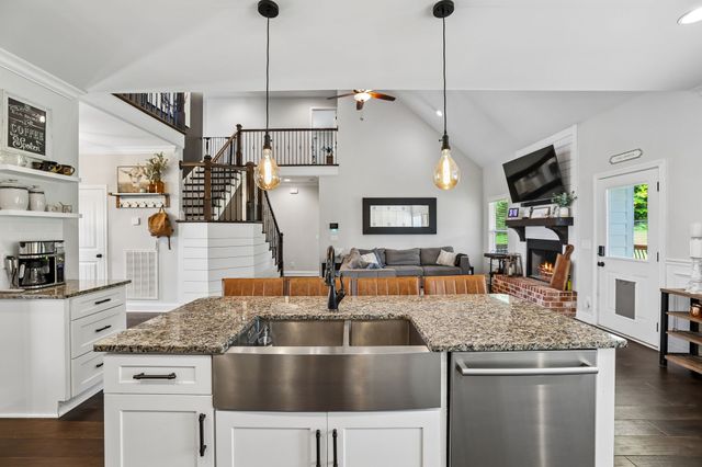 1755 Chicken Rd, Lebanon, TN 37090