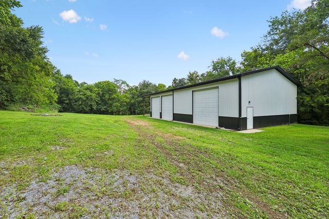 1755 Chicken Rd, Lebanon, TN 37090
