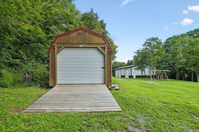 1755 Chicken Rd, Lebanon, TN 37090